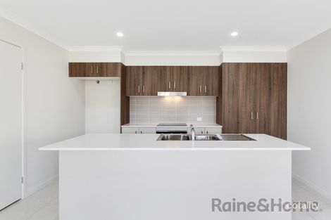 Property photo of 2/4 Melanie Street Cotswold Hills QLD 4350