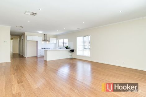 Property photo of 11 Midnight Rise Cranbourne East VIC 3977