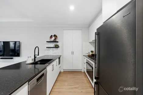 Property photo of 4 Burnside Drive Onkaparinga Hills SA 5163