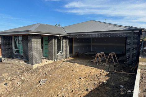 30 Sampson Dr, Pakenham, VIC 3810