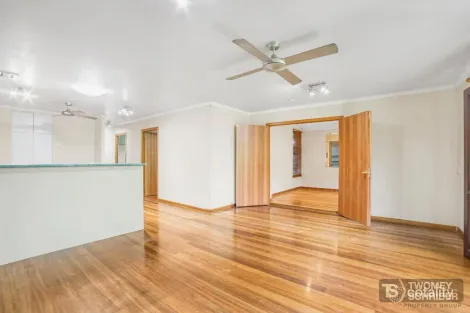 38 Reservoir Rd, Manoora, QLD 4870