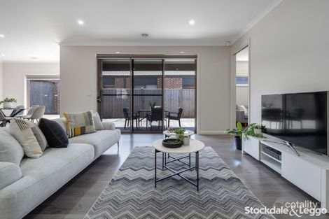 Property photo of 2 Fenwick Parade Mickleham VIC 3064