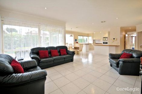 Property photo of 7 Leichardt Close Taylors Lakes VIC 3038