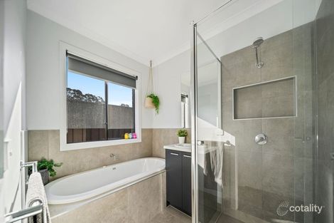 Property photo of 25 Eden Way Maiden Gully VIC 3551