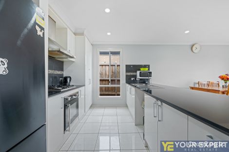 Property photo of 12 Pamplona Way Clyde North VIC 3978