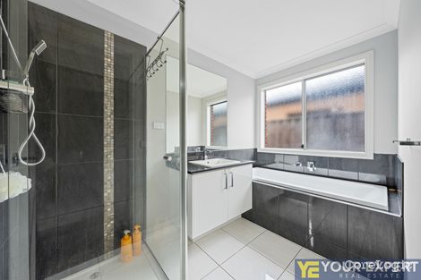 Property photo of 12 Pamplona Way Clyde North VIC 3978