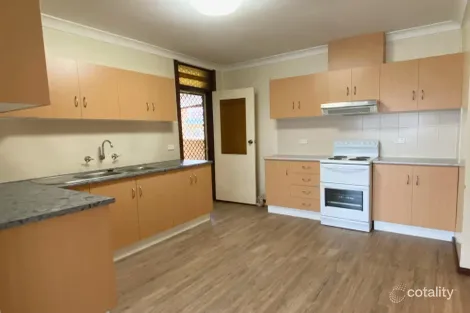 3/2 Hart St, Griffith, NSW 2680