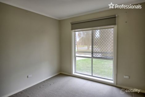 Property photo of 11 Clowes Place Ashmont NSW 2650