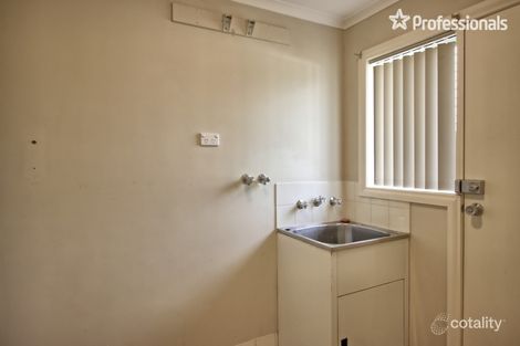 Property photo of 11 Clowes Place Ashmont NSW 2650