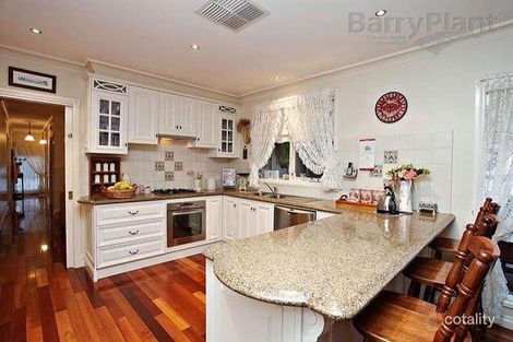 Property photo of 9 Kacatica Place Brookfield VIC 3338