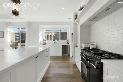 Property photo of 32 Highvale Rise Warragul VIC 3820