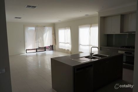 Property photo of 15 Phoenix Grove Fraser Rise VIC 3336