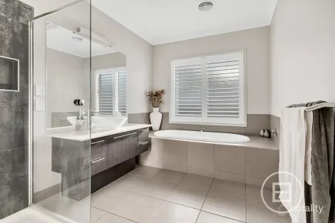 Property photo of 48 Ormond Road Ascot Vale VIC 3032