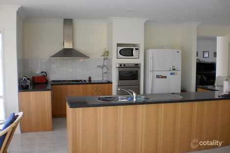 Property photo of 10 Cherry Blossom Close Craigieburn VIC 3064