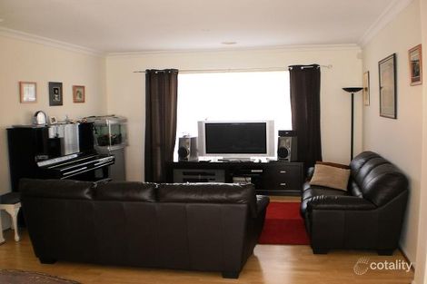 Property photo of 10 Cherry Blossom Close Craigieburn VIC 3064