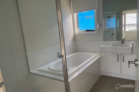 Property photo of 22 Bronzewing Drive Carrum Downs VIC 3201