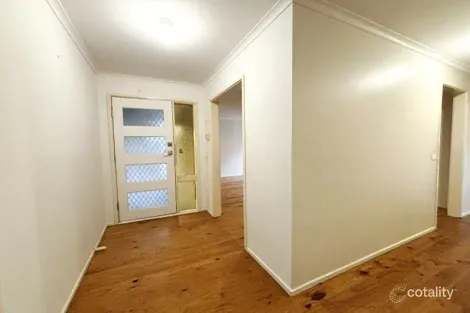 Property photo of 5 Mitford Crescent Craigieburn VIC 3064