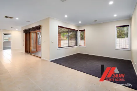 Property photo of 3 Lancefield Drive Caroline Springs VIC 3023