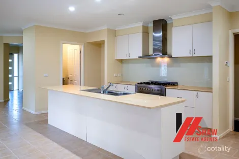 Property photo of 3 Lancefield Drive Caroline Springs VIC 3023