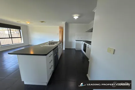 Property photo of 19 McDougall Grove Wodonga VIC 3690