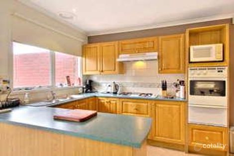 Property photo of 8 Ravenhill Crescent Endeavour Hills VIC 3802
