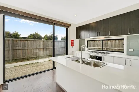 Property photo of 13 Saloon Circuit Clyde North VIC 3978