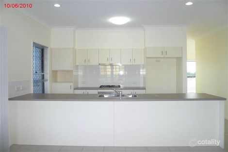 Property photo of 2 Spotted Gum Crescent Flinders View QLD 4305