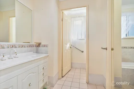 Property photo of 20 The Circuit Shellharbour NSW 2529