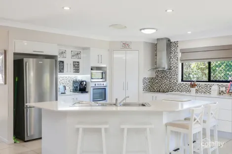 Property photo of 9 Parkview Drive Rosslyn QLD 4703