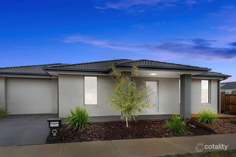 Property photo of 17 Attunga Grove Werribee VIC 3030