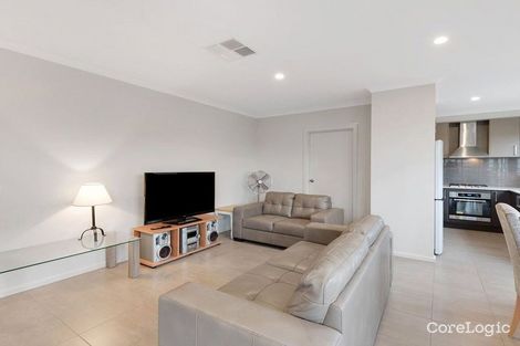 Property photo of 17 Attunga Grove Werribee VIC 3030