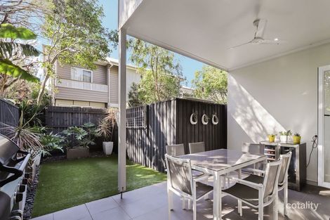 Property photo of 2/27A Winchester Street Hamilton QLD 4007