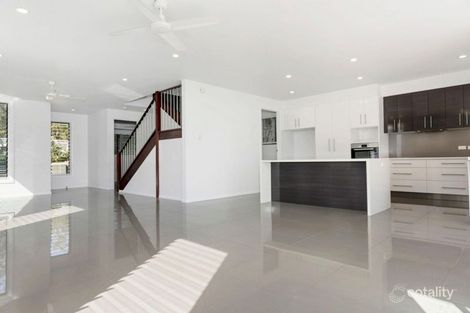 Property photo of 121 Englefield Road Oxley QLD 4075