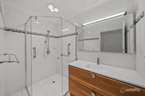 Property photo of 13 Raymond Avenue Bundall QLD 4217