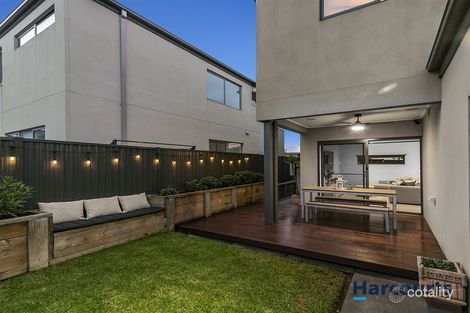 Property photo of 2 Hammersmith Way Cranbourne East VIC 3977