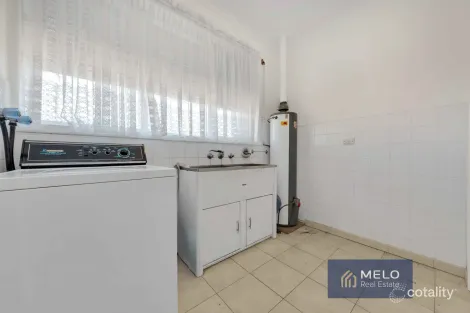 Property photo of 9 Riviera Road Avondale Heights VIC 3034