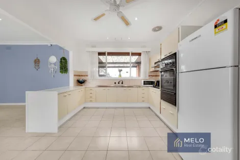 Property photo of 9 Riviera Road Avondale Heights VIC 3034