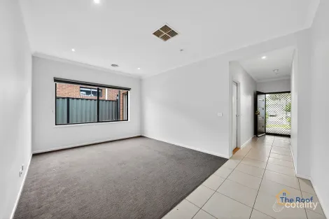 Property photo of 49 Diamond Parade Cobblebank VIC 3338