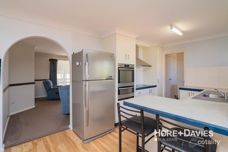 Property photo of 32 Gunn Drive Estella NSW 2650