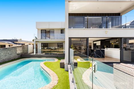 Property photo of 32 Park Avenue Broadbeach Waters QLD 4218
