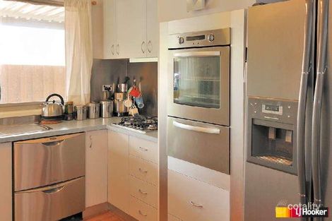 Property photo of 10 Hillview Rise Hampton Park VIC 3976