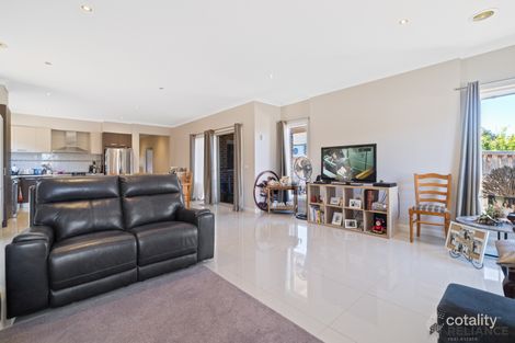 Property photo of 10 Citreus Circuit Brookfield VIC 3338