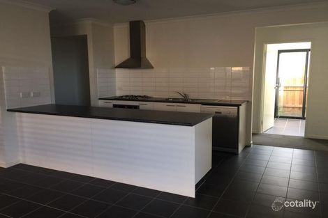 Property photo of 31 Beachside Crescent Point Cook VIC 3030