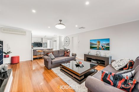 Property photo of 5 Cumquat Court Cranbourne North VIC 3977