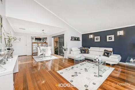 Property photo of 5 Cumquat Court Cranbourne North VIC 3977