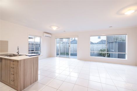 Property photo of 7 Allusive Walk Narre Warren VIC 3805