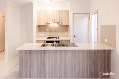 Property photo of 7 Allusive Walk Narre Warren VIC 3805