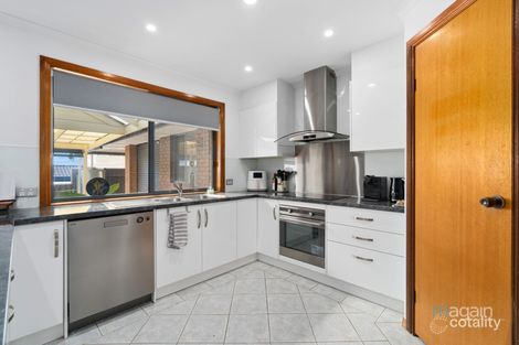 28 Moor Cres, Hallett Cove, SA 5158