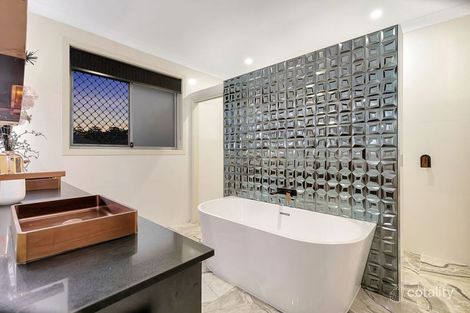 Property photo of 4 Hideaway Court Thornlands QLD 4164