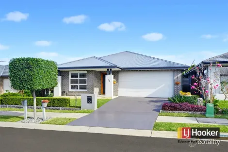 18 Hinton Loop, Oran Park, NSW 2570